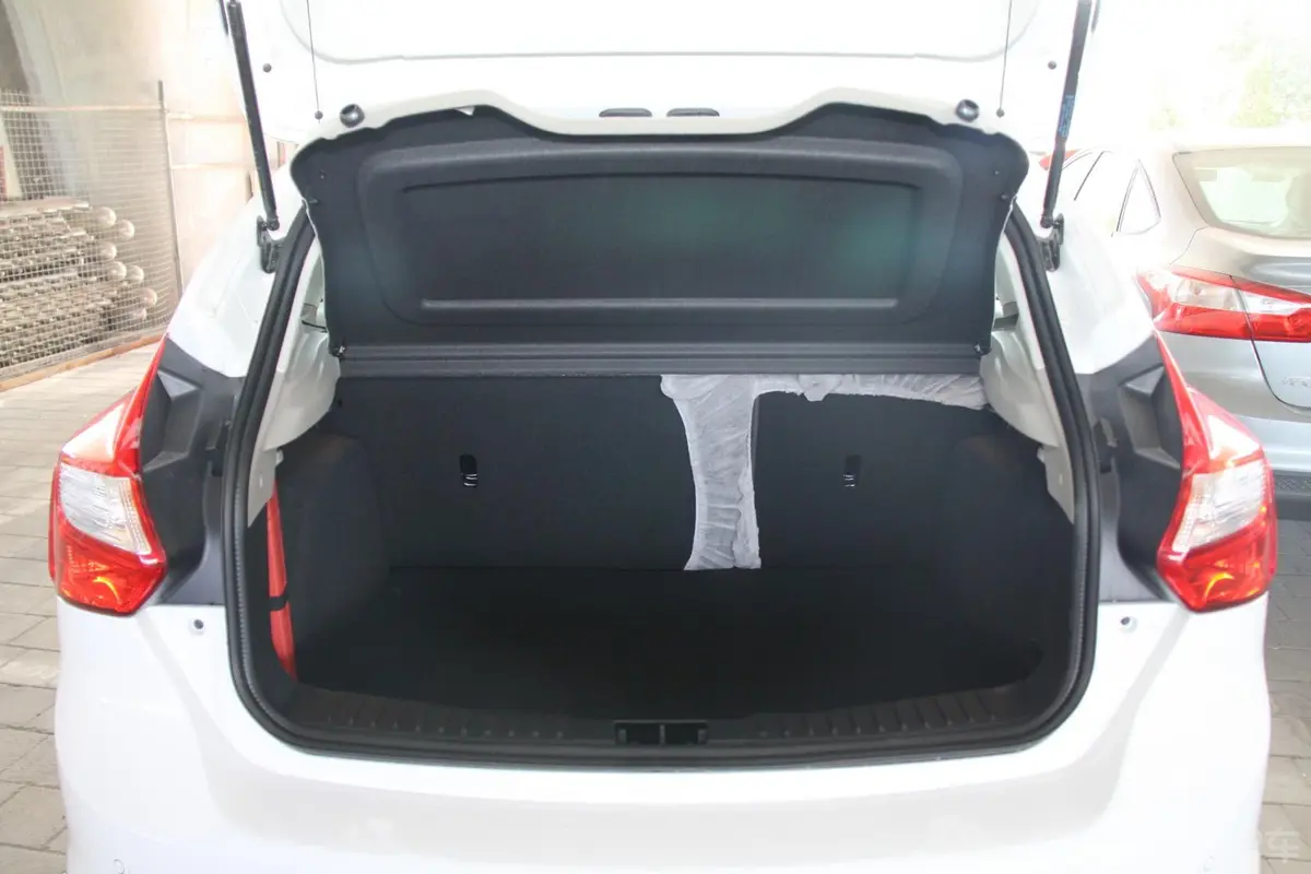 福克斯两厢 1.6L 手动 舒适型行李箱空间