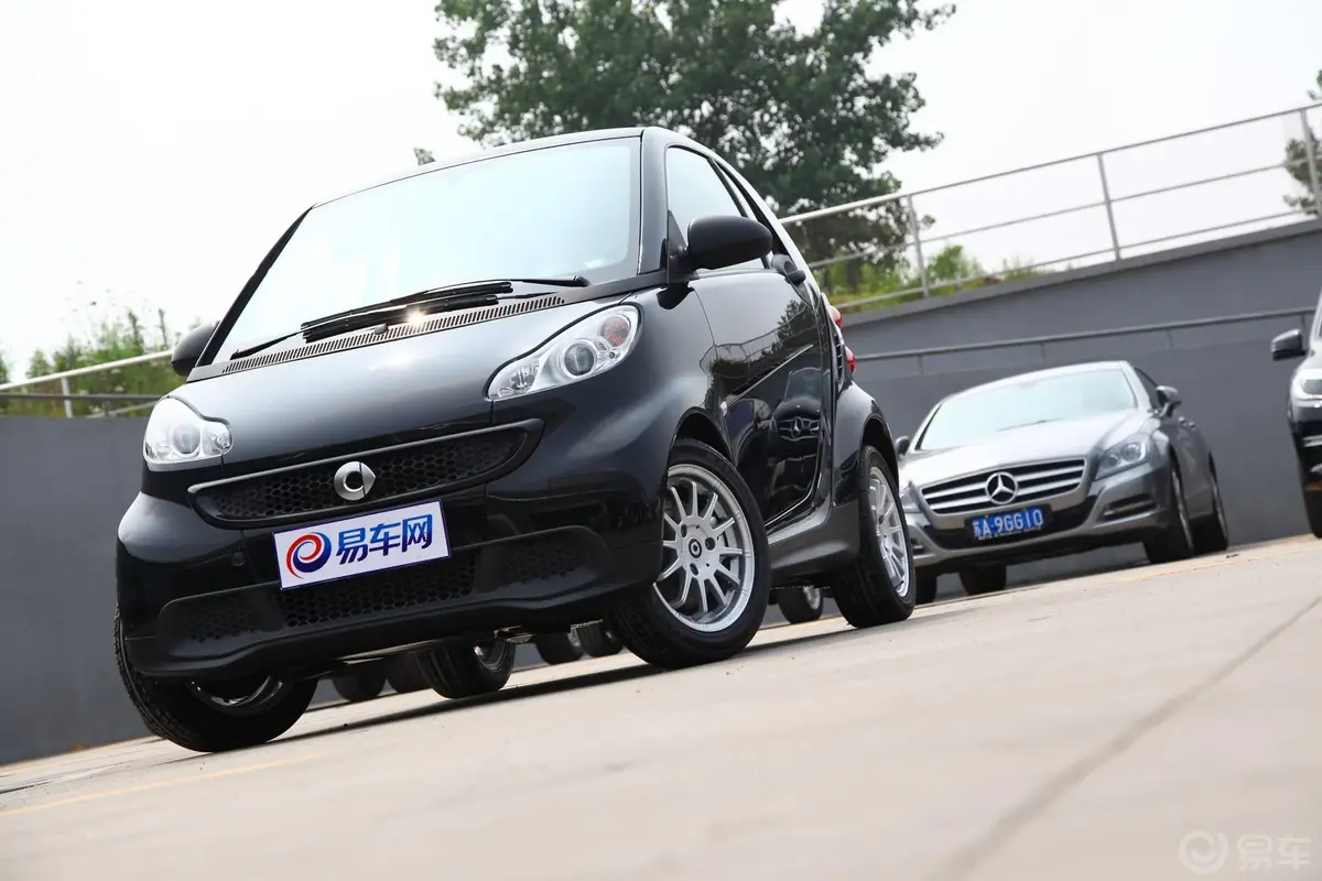 smart fortwo1.0L MHD 硬顶标准版外观