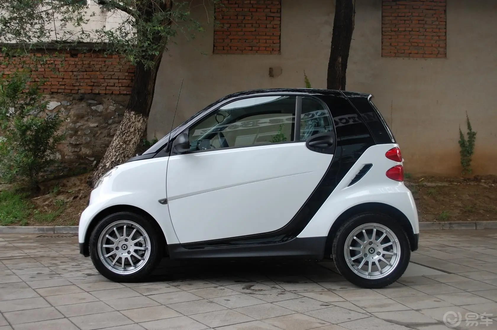 smart fortwo1.0L MHD 硬顶标准版外观