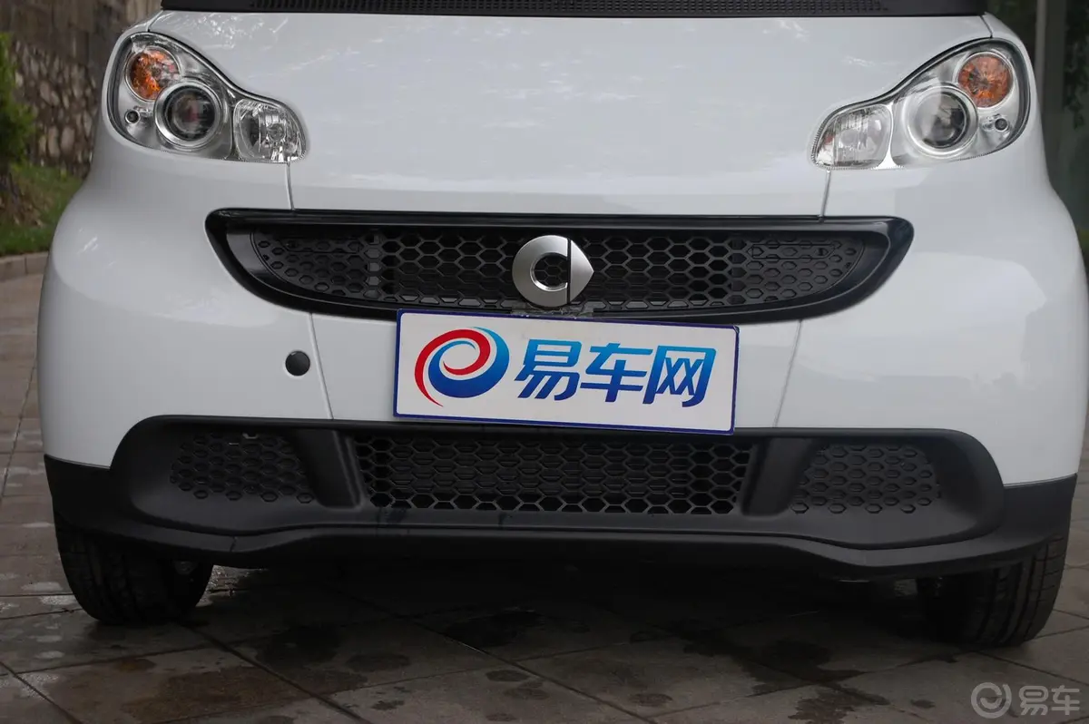 smart fortwo1.0L MHD 硬顶标准版外观