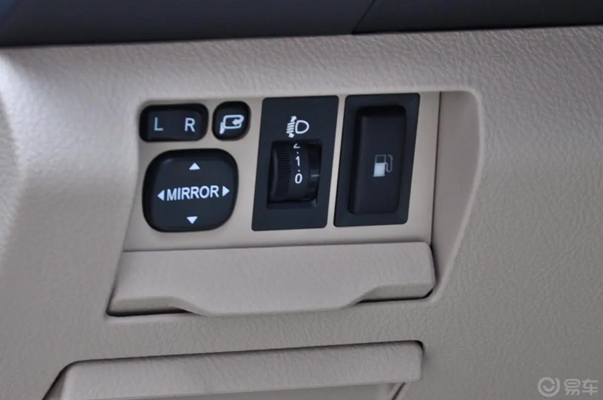 比亚迪S62.0L 手动 尊贵型内控油箱开启健
