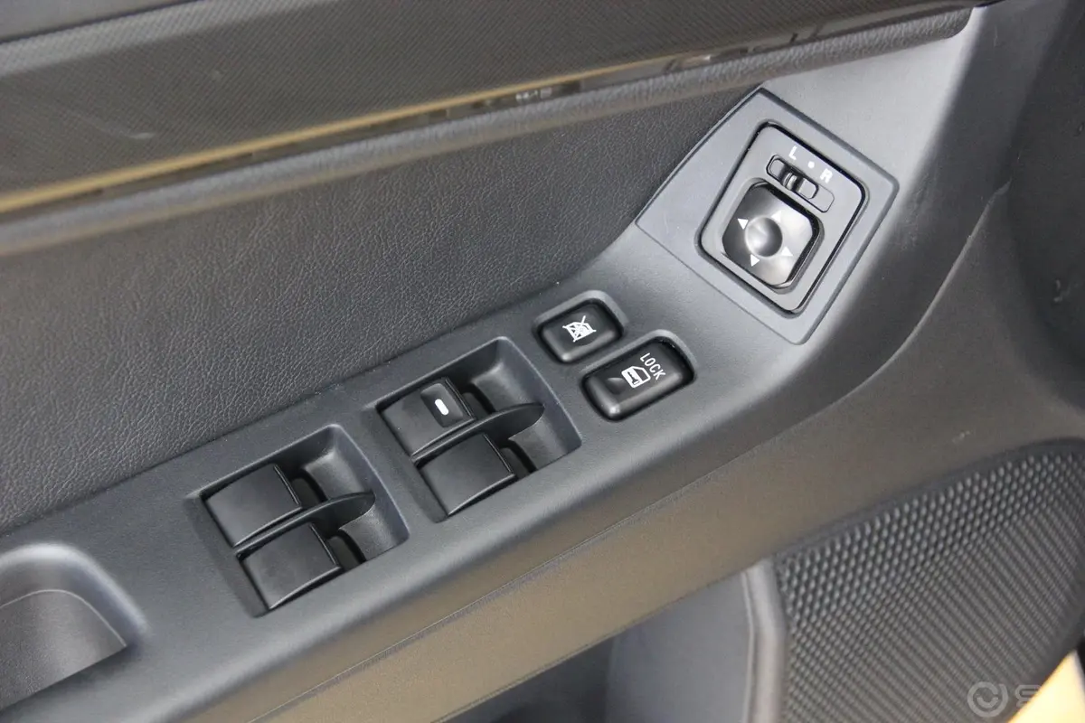 翼神1.8L 自动 时尚版 舒适型车窗升降键