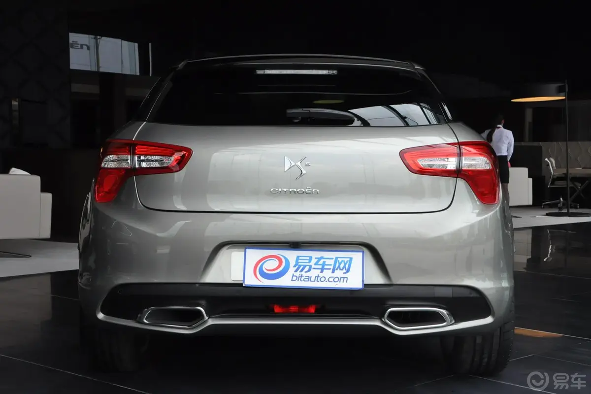 DS 5(进口)1.6T 手自一体 雅致版正后水平