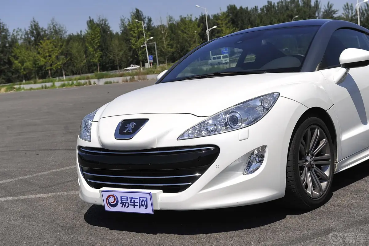 标致RCZ1.6T 自动 豪华运动型车头局部