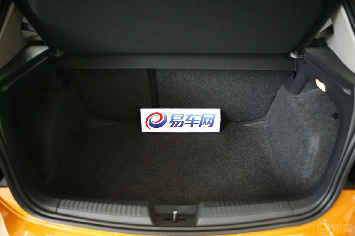 PoloCross 1.6L 手动行李箱空间