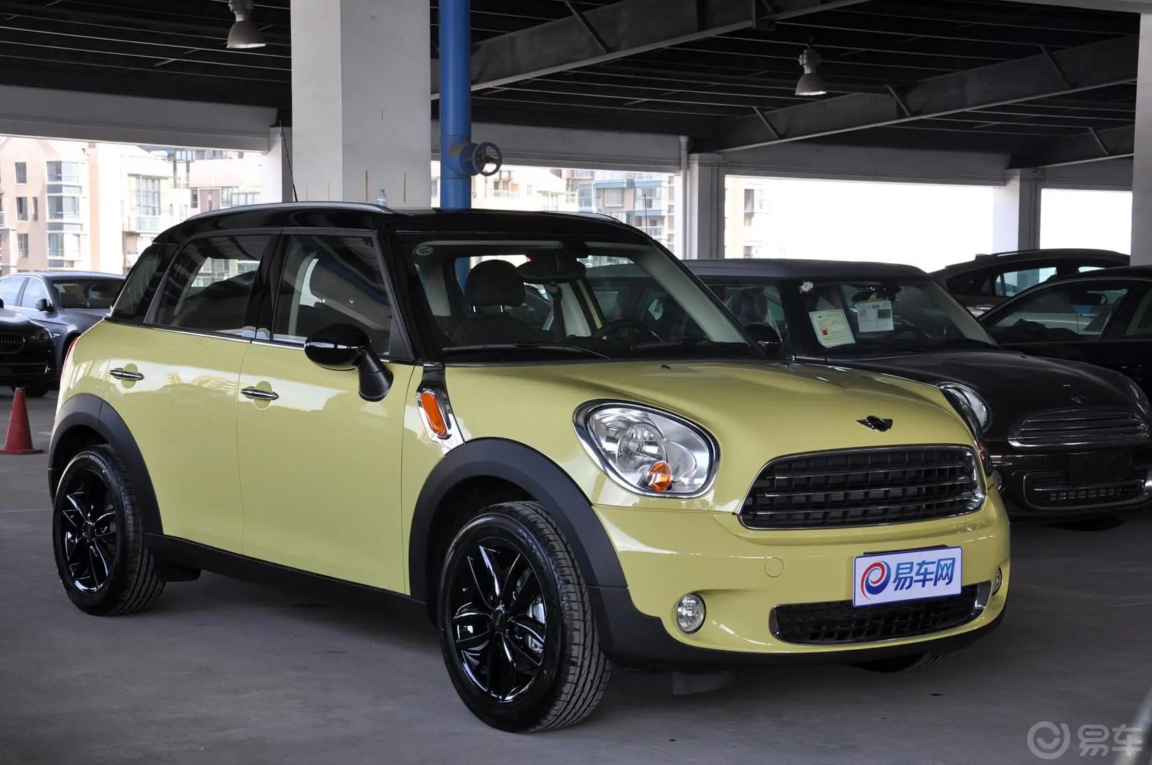 MINI COUNTRYMAN1.6L COOPER Fun侧前45度车头向右水平