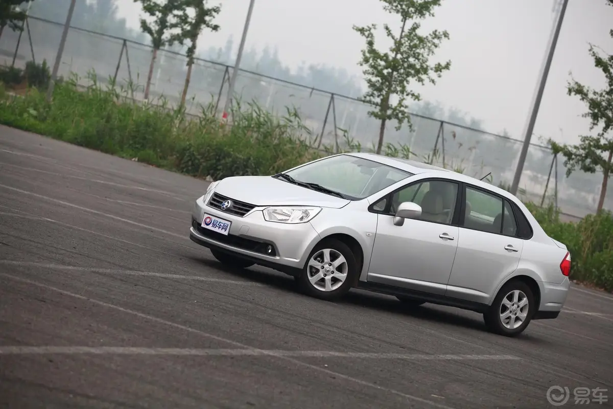 启辰D501.6L 手动 尊贵版外观