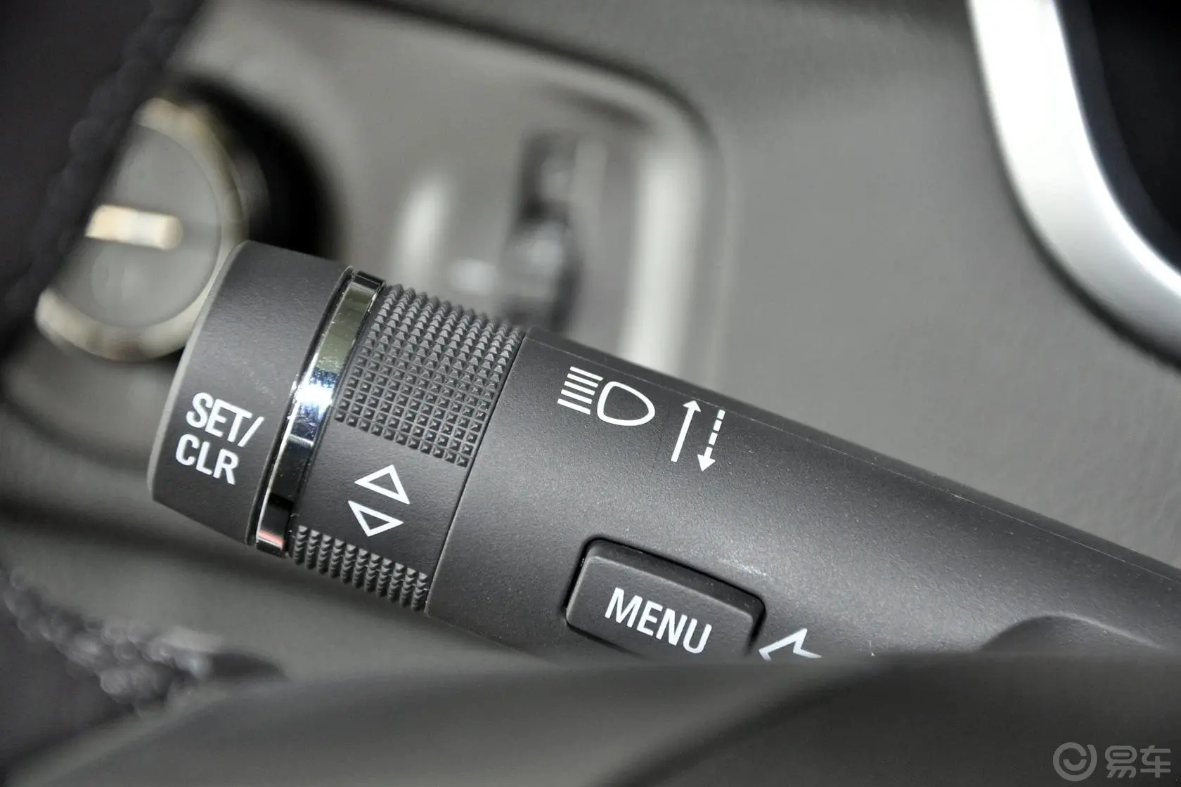 凯迪拉克SRX3.0L 手自一体 领先版大灯远近光调节柄