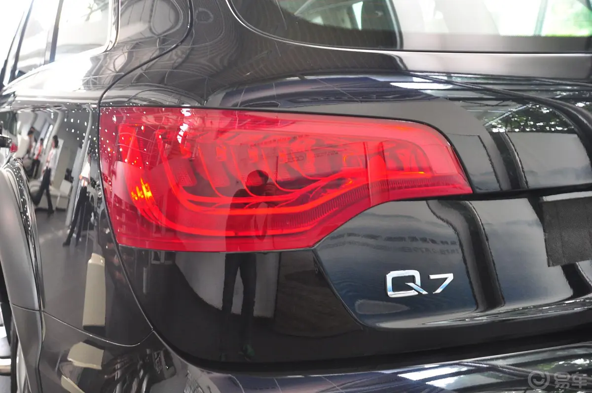 奥迪Q73.0 TFSI quattro(200kW)舒适型外观