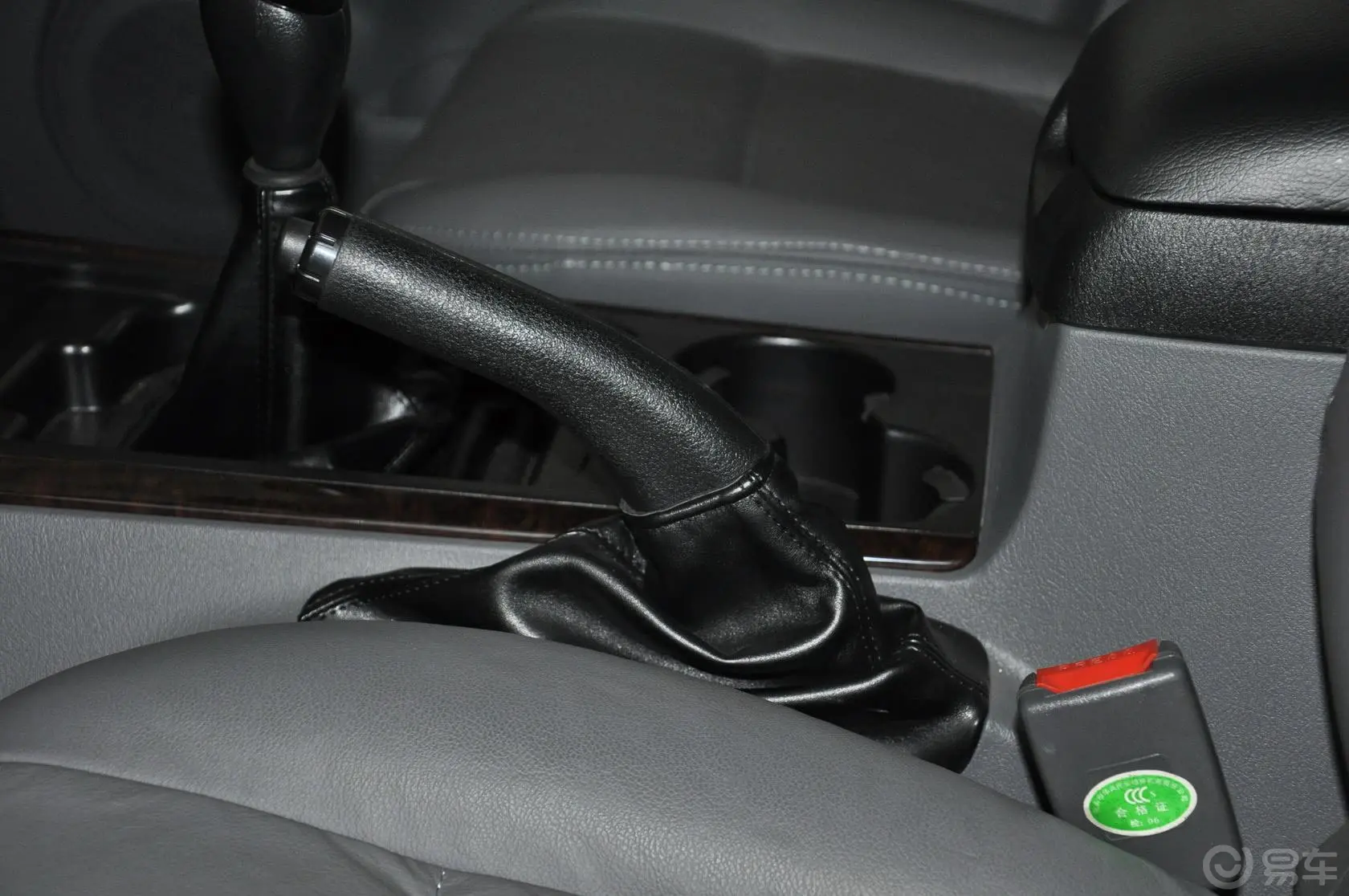 金杯S502.4L 手动 舒适型驻车制动（手刹，电子，脚刹）