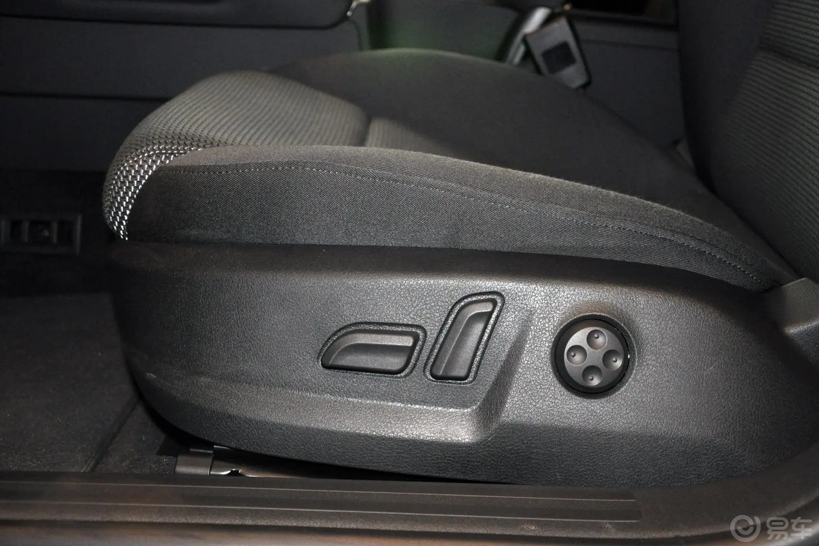 奥迪A3(进口)Sportback 1.8T 自动 豪华型座椅调节键