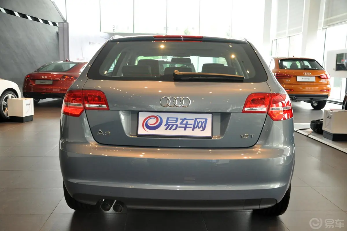 奥迪A3(进口)Sportback 1.8T 自动 豪华型正后水平