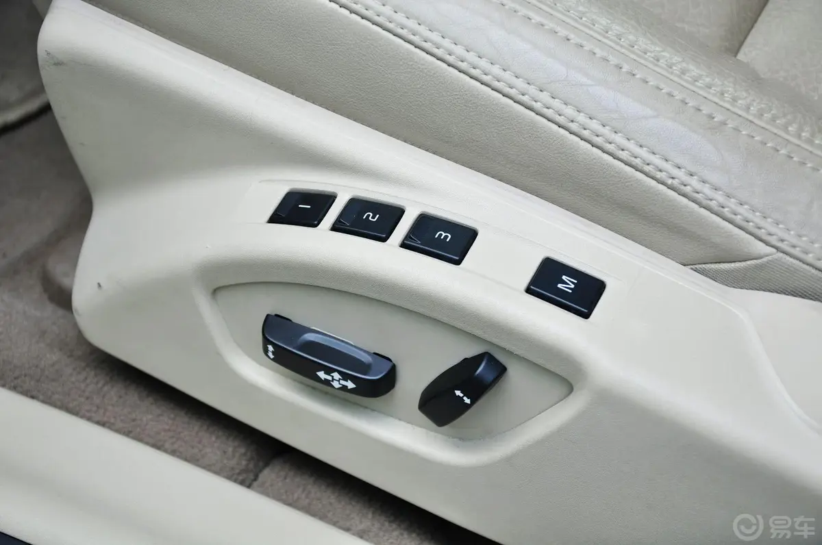 沃尔沃S60(进口)3.0T 手自一体 T6 AWD智尊版座椅调节键
