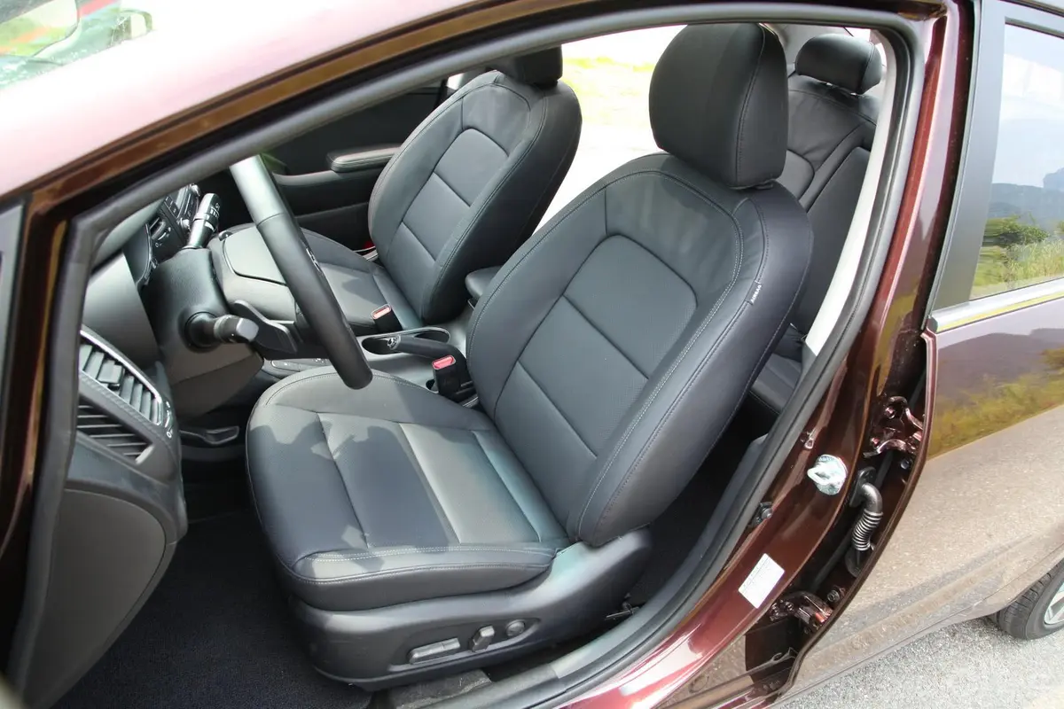 起亚K31.8L 自动 Premium驾驶员座椅