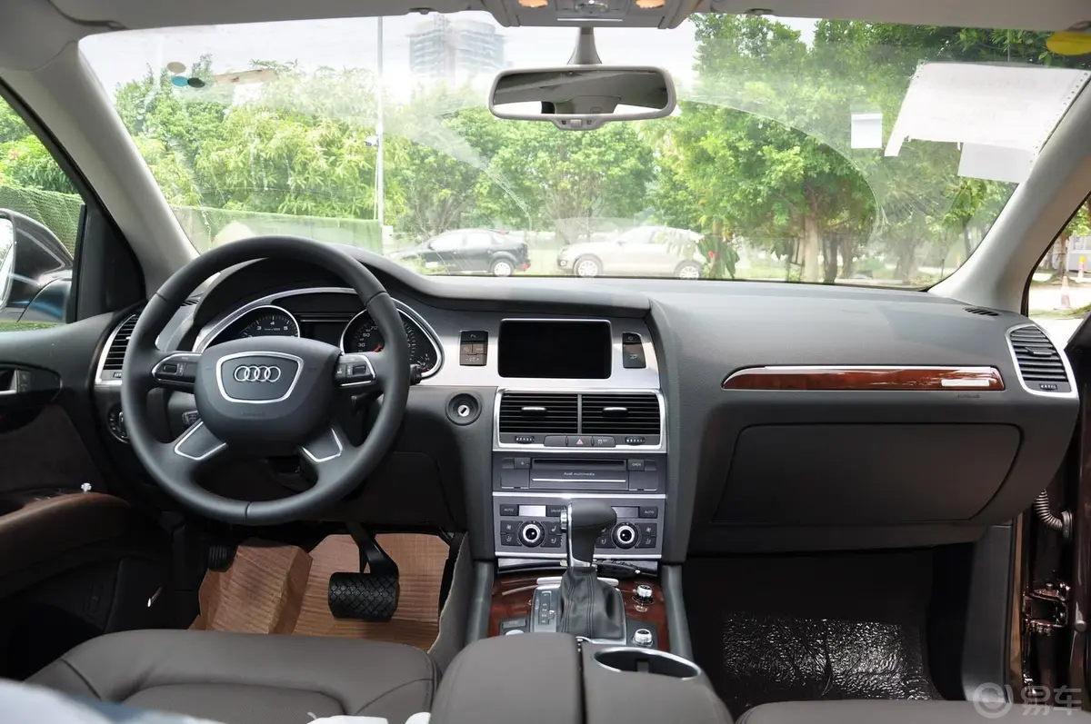 奥迪Q735 TFSI 技术型内饰全景正拍