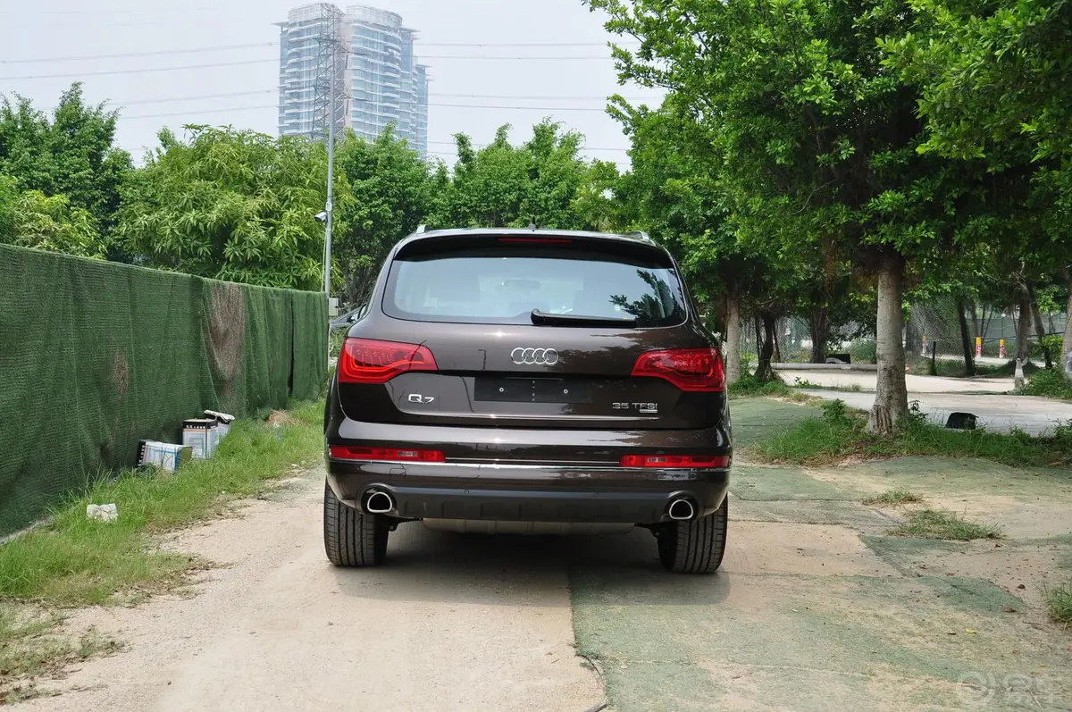 奥迪Q735 TFSI 技术型正后水平