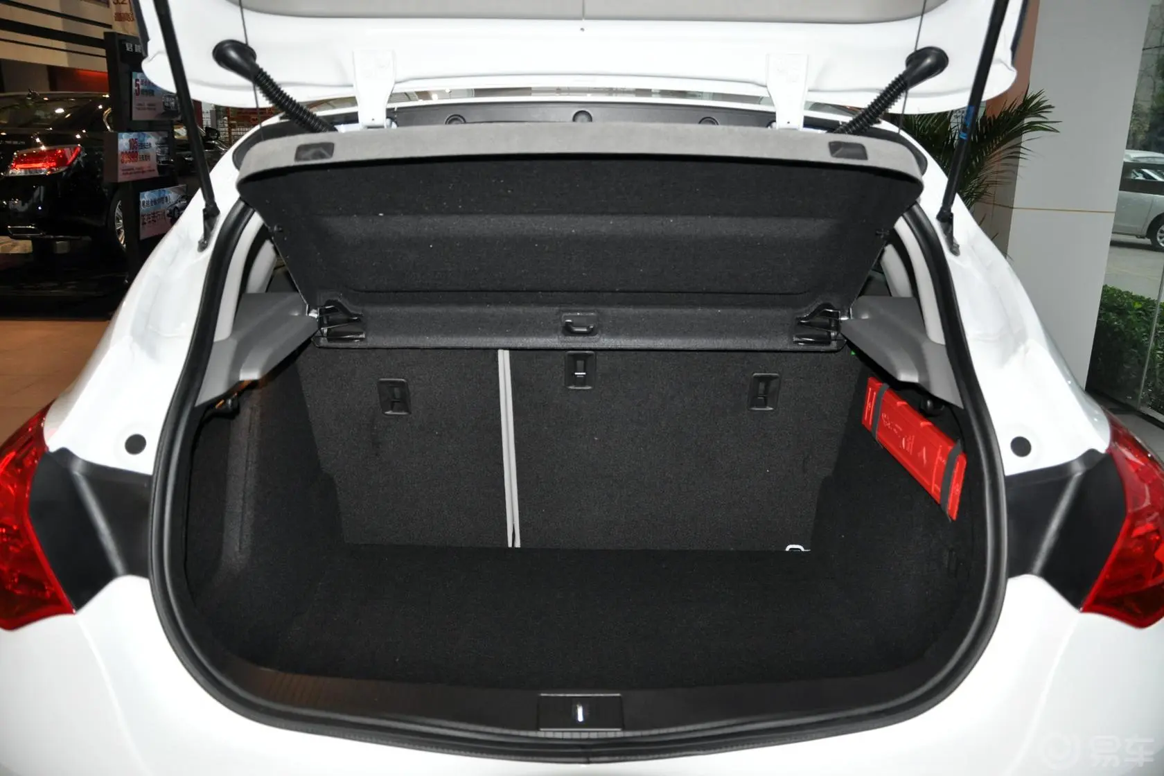 英朗XT 1.6L 手动 舒适版行李箱空间