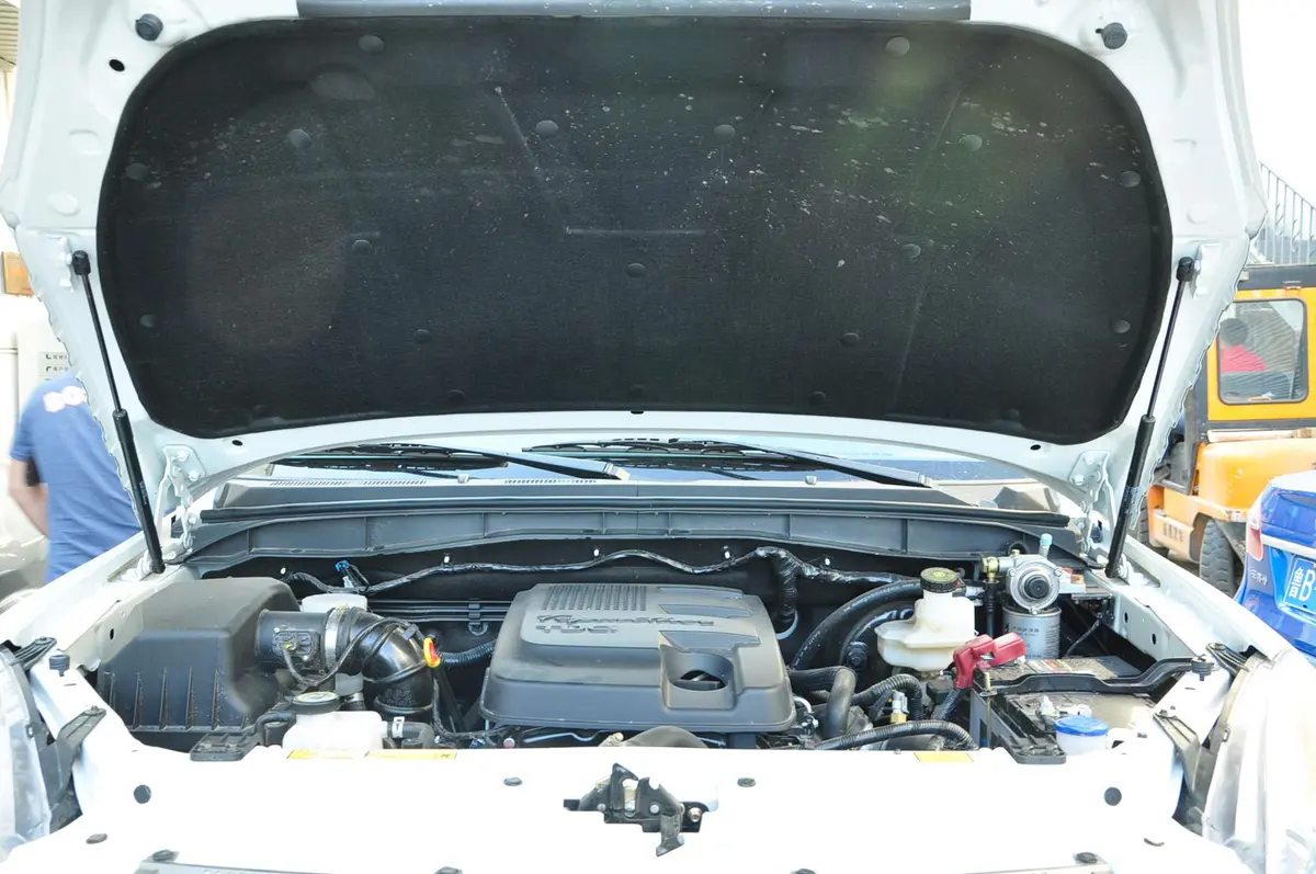 驭胜S3502.4T 手动 两驱 超豪华型 柴油 七座内饰