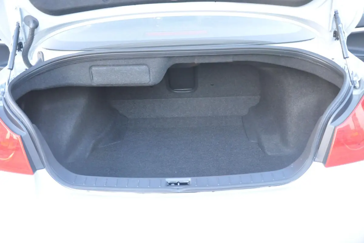 英菲尼迪G系25 Sedan STC限量版行李箱空间