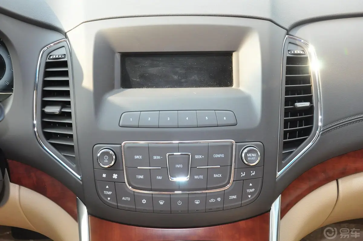 荣威9502.0L 自动 舒适版中控台整体