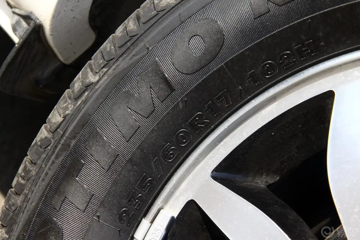 起亚VQVQ-R 2.2T 自动 柴油 豪华版轮胎规格