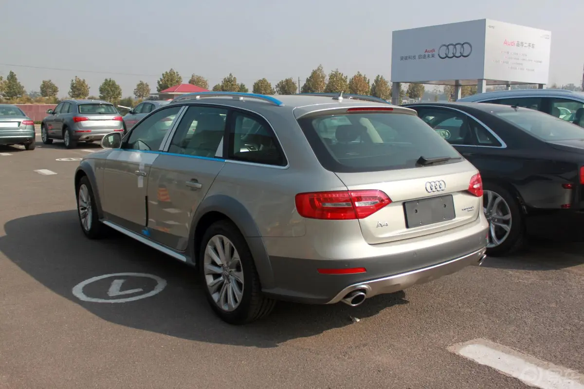 奥迪A4(进口)40TFSI allroad quattro 豪华型外观