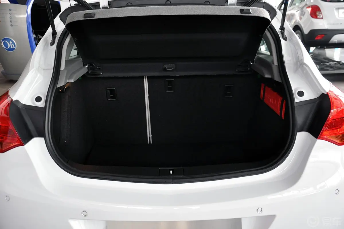 英朗XT 1.6L 手动 舒适型行李箱空间