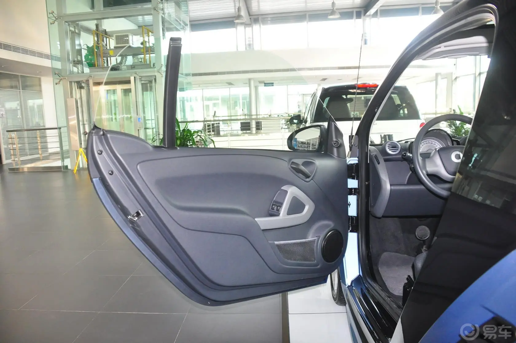 smart fortwo1.0L MHD 硬顶舒适版驾驶员侧车门内门板