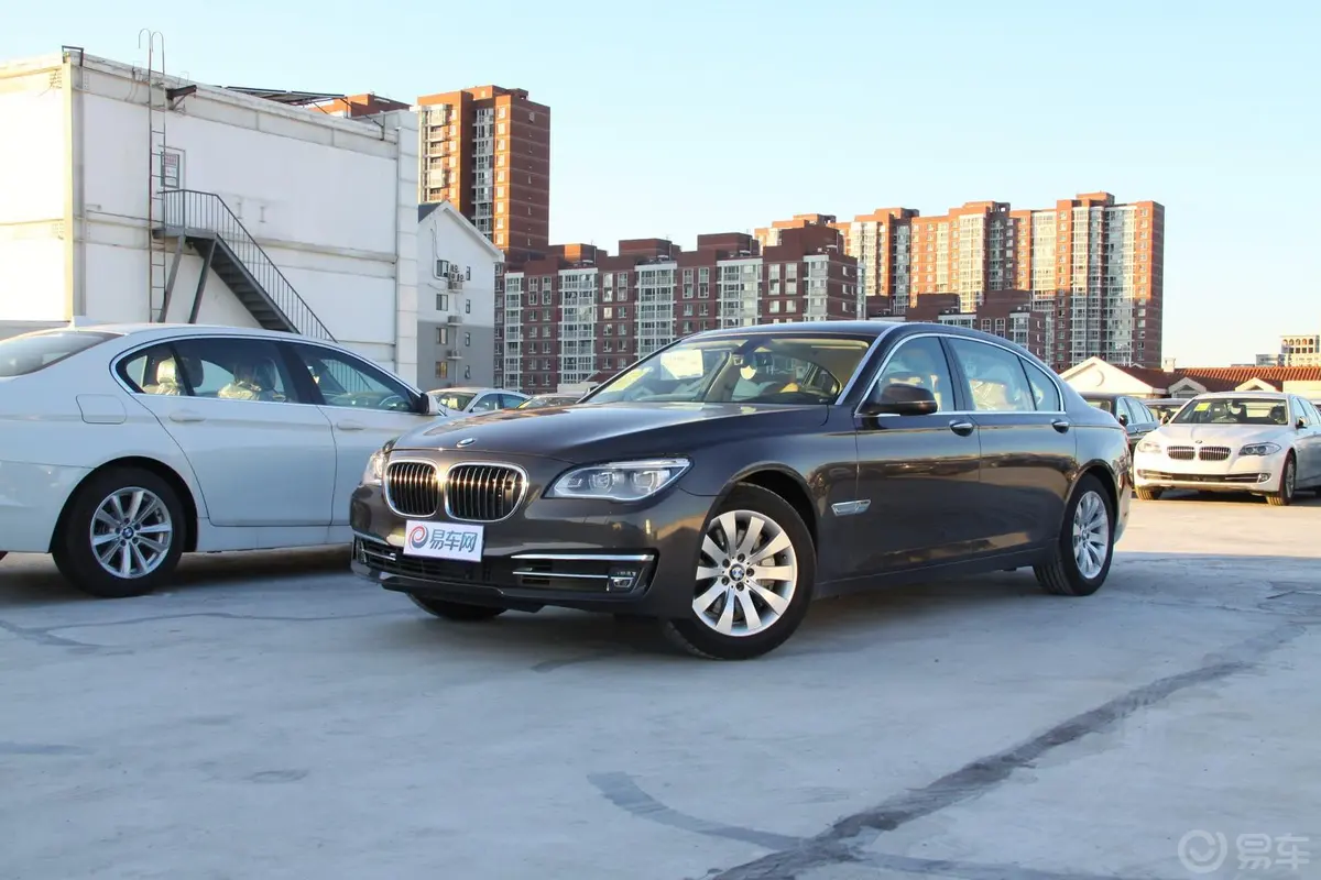 宝马7系740Li 豪华型外观