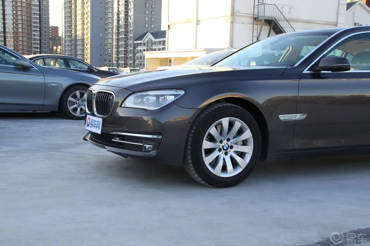 宝马7系740Li 豪华型外观