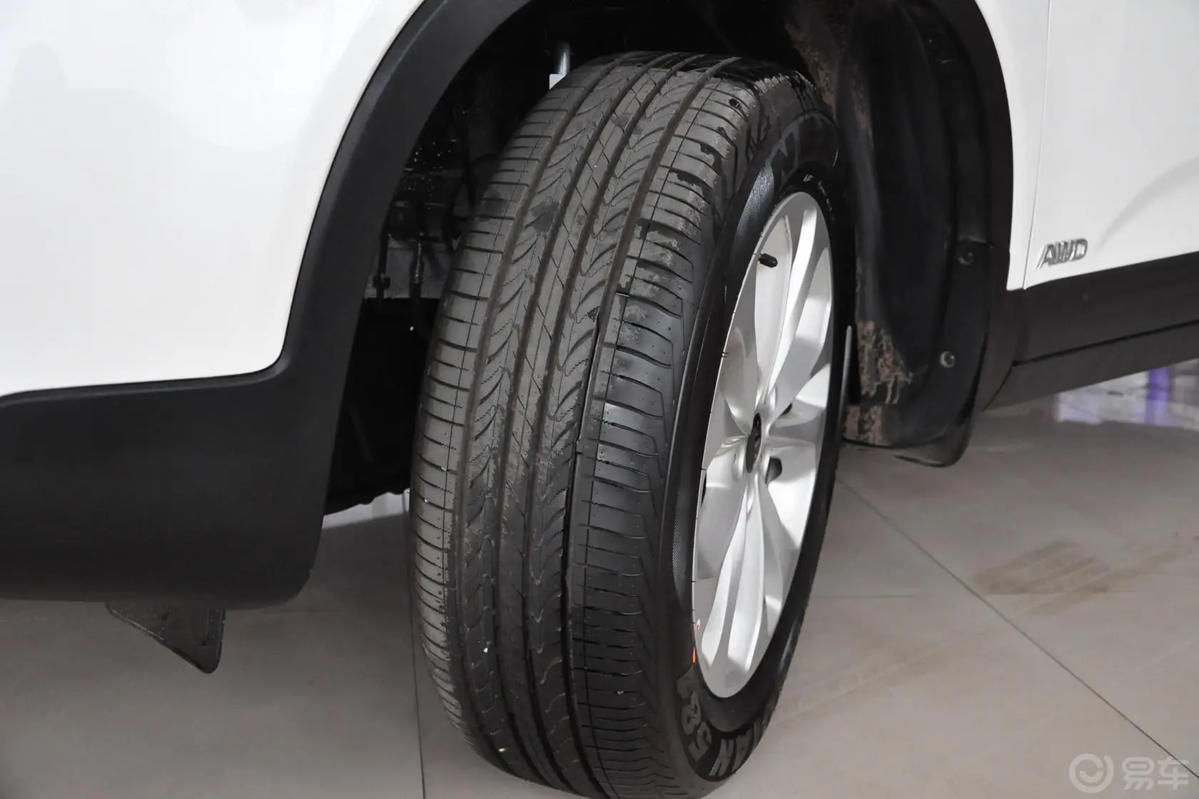 索兰托2.4L 汽油 豪华版 五座轮胎花纹