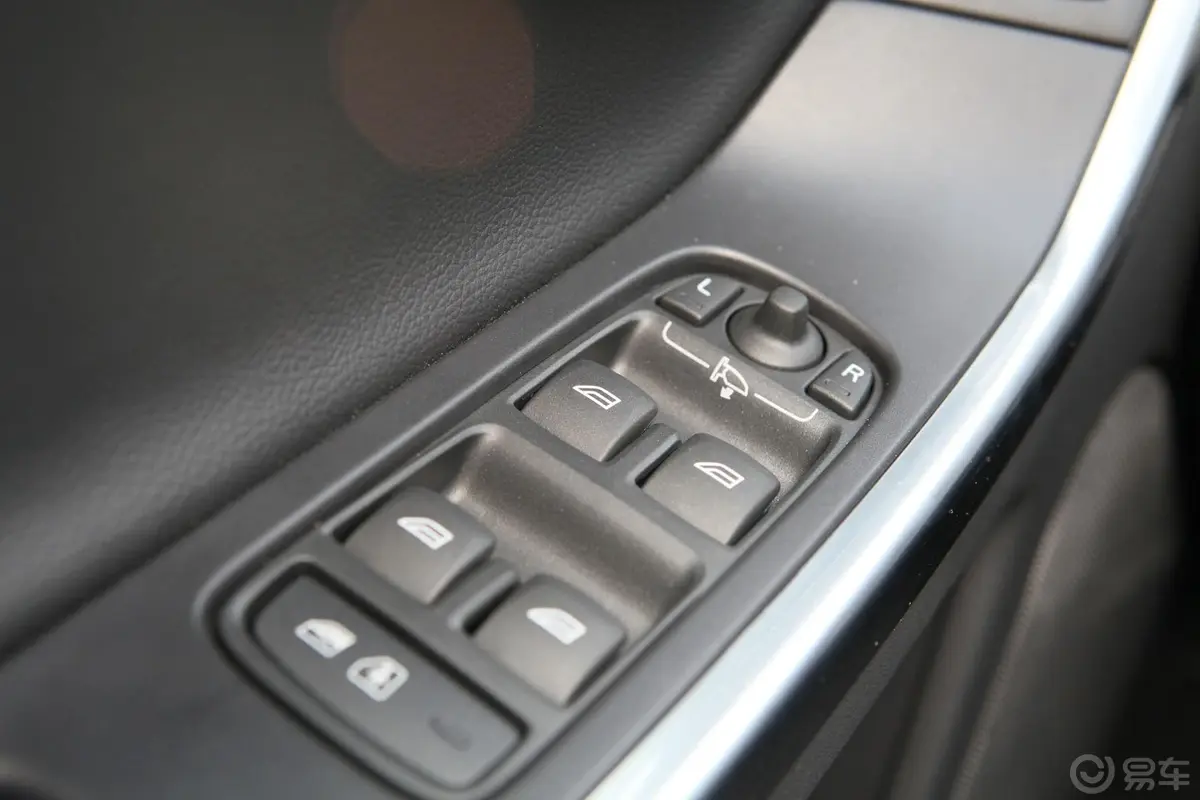 沃尔沃XC60(进口)2.0T T5 智尊版车窗升降键