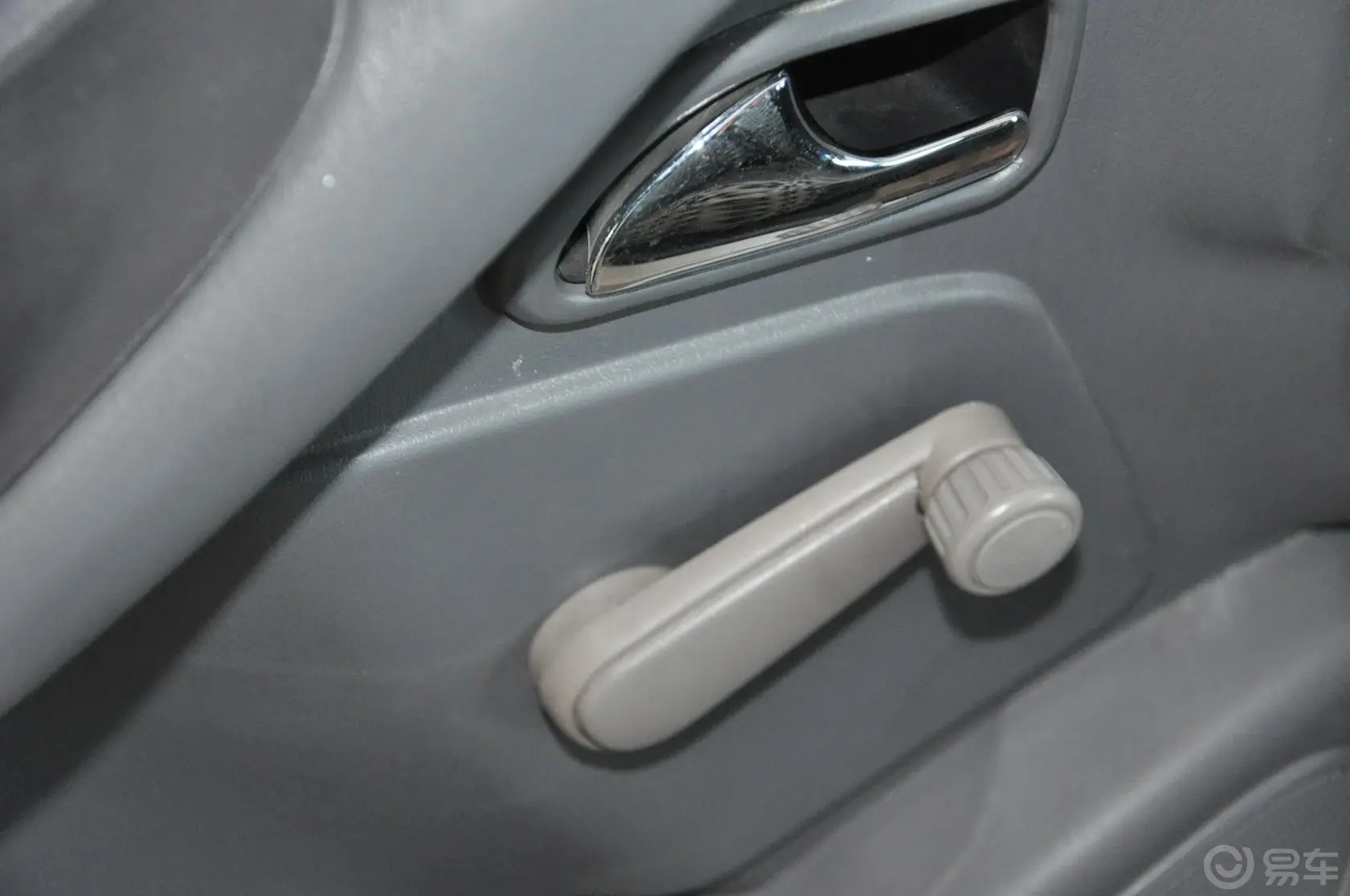 优翼1.5—MT 标准型车窗升降键
