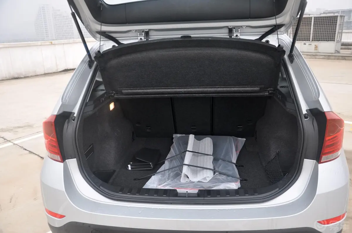 宝马X1sDrive20i 运动设计套装行李箱空间