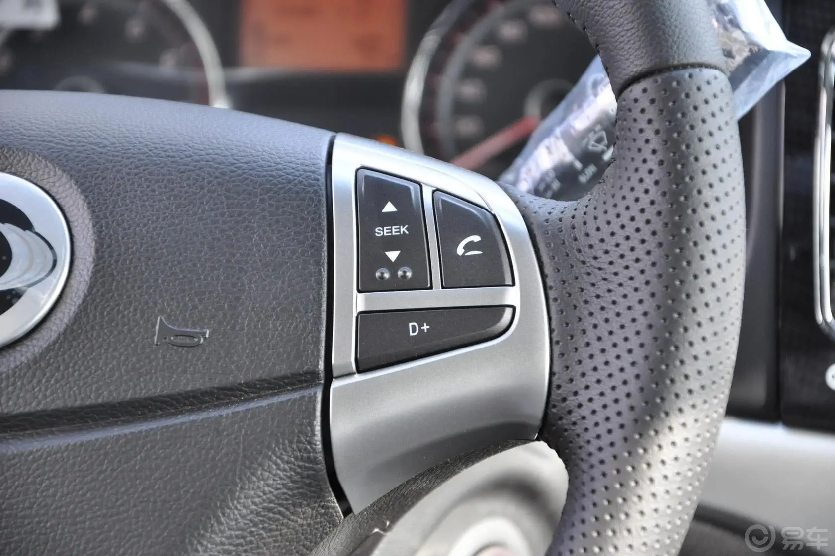 柯兰多2.0L 手自一体 两驱 豪华导航版 汽油方向盘功能键（右）