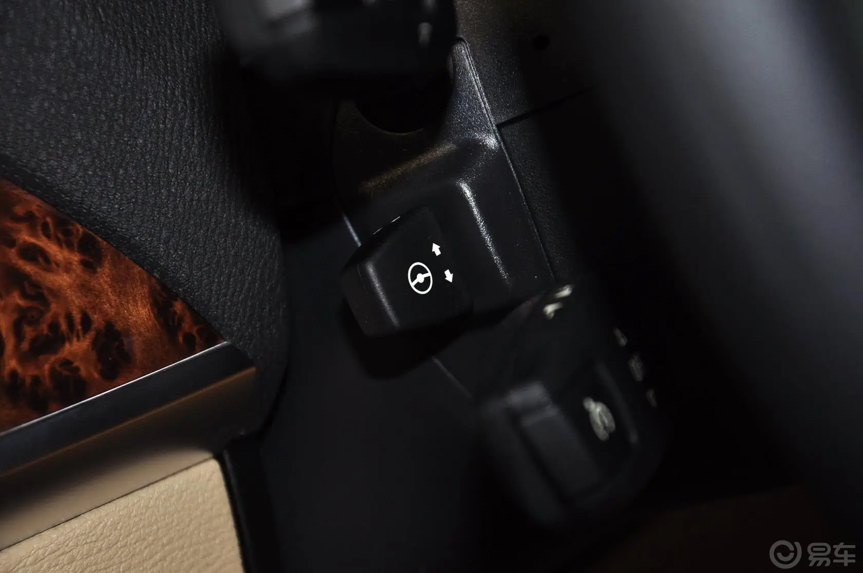 宝马X5(进口)xDrive35i 豪华型 5座方向盘调节键