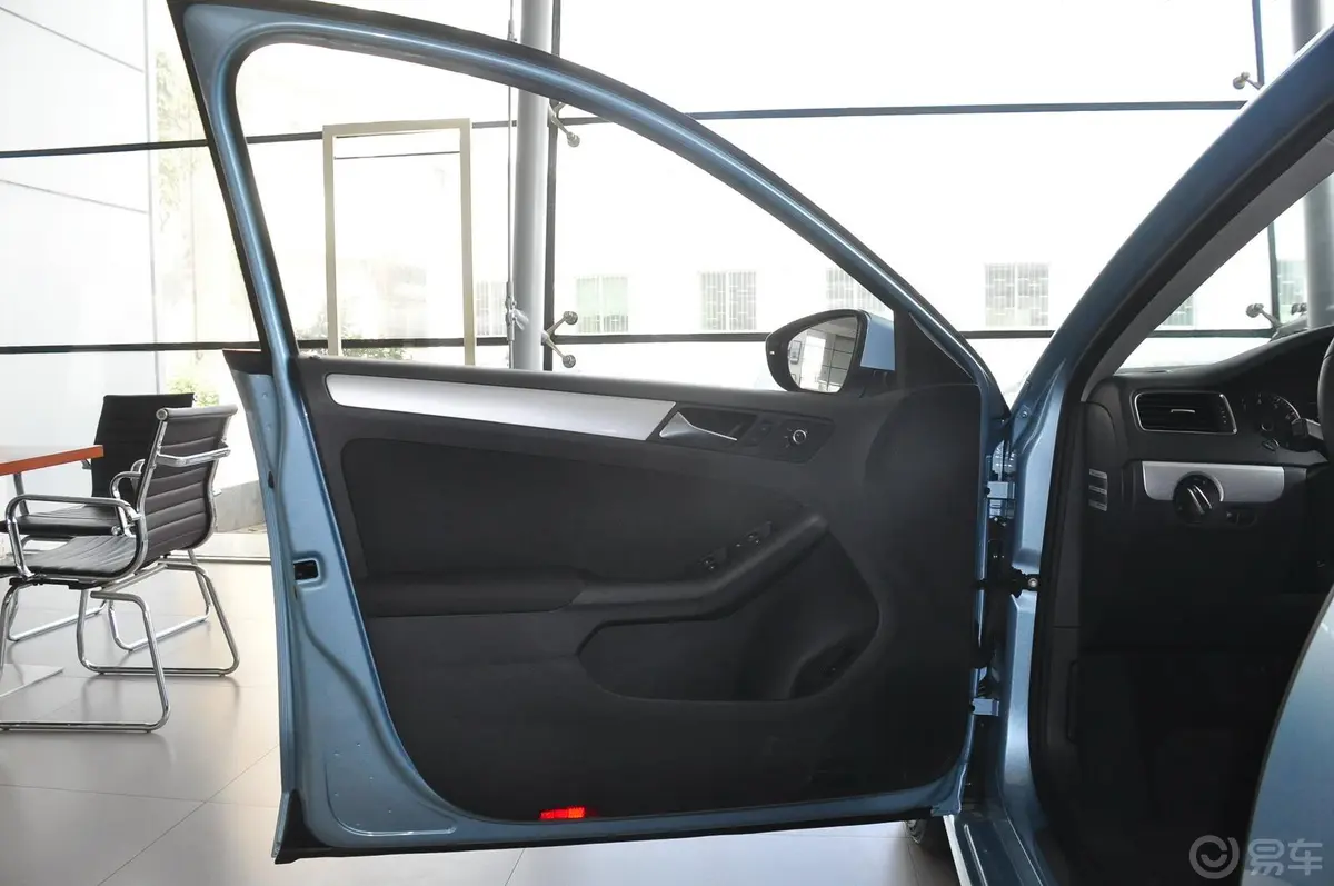 速腾1.4T 双离合 蓝驱版驾驶员侧车门内门板