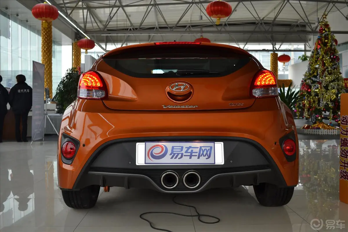 Veloster飞思1.6T 自动 豪华版正后水平