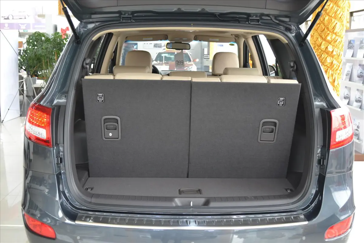 胜达(进口)2.4L 自动 四驱版 至尊版 7座行李箱空间