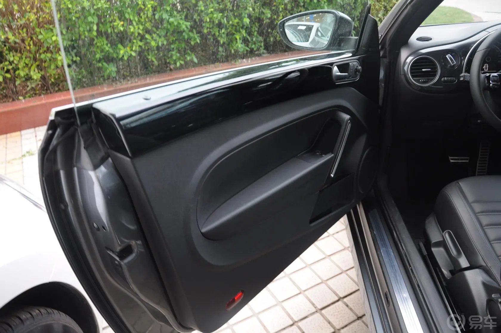 甲壳虫1.4 TSI 舒适型驾驶员侧车门内门板