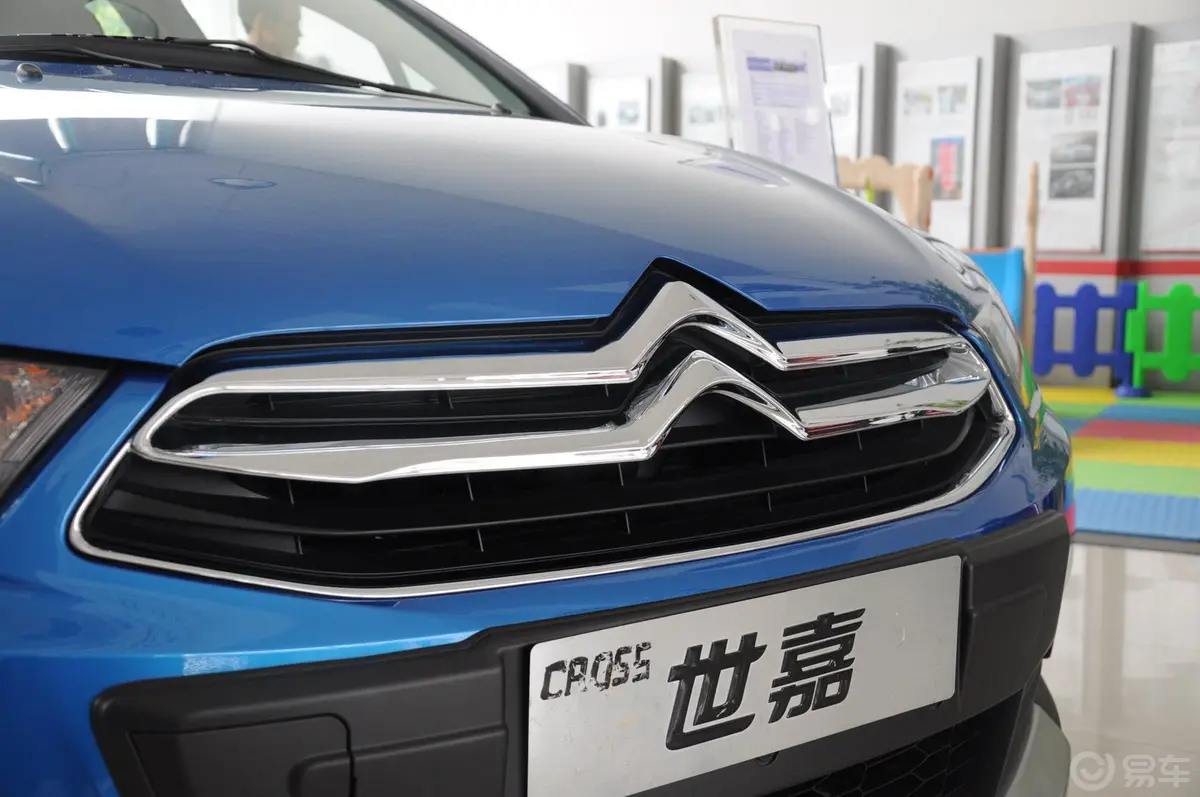 世嘉两厢 1.6L 手动 Cross外观