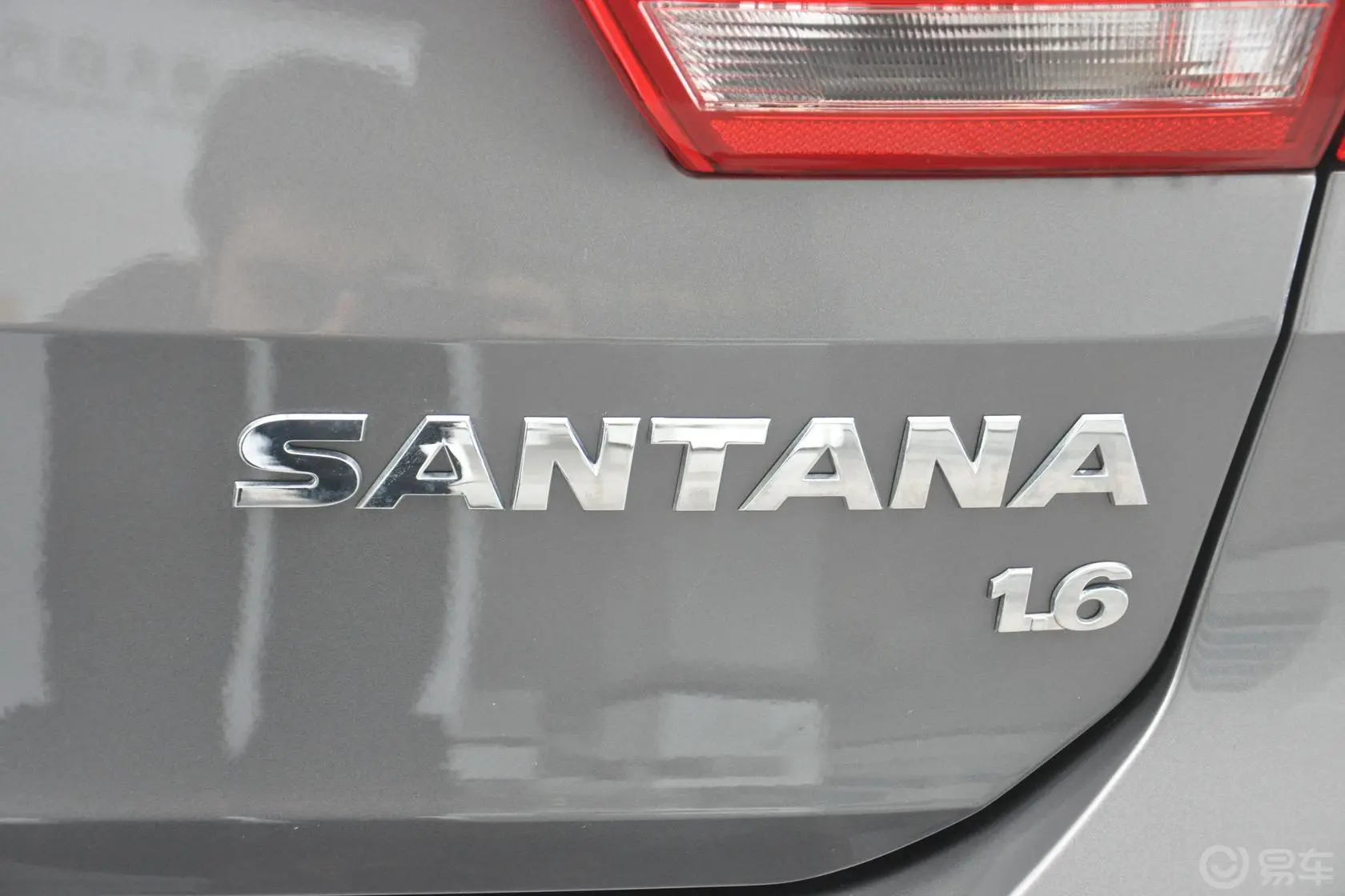 桑塔纳1.6L 自动 豪华版尾标