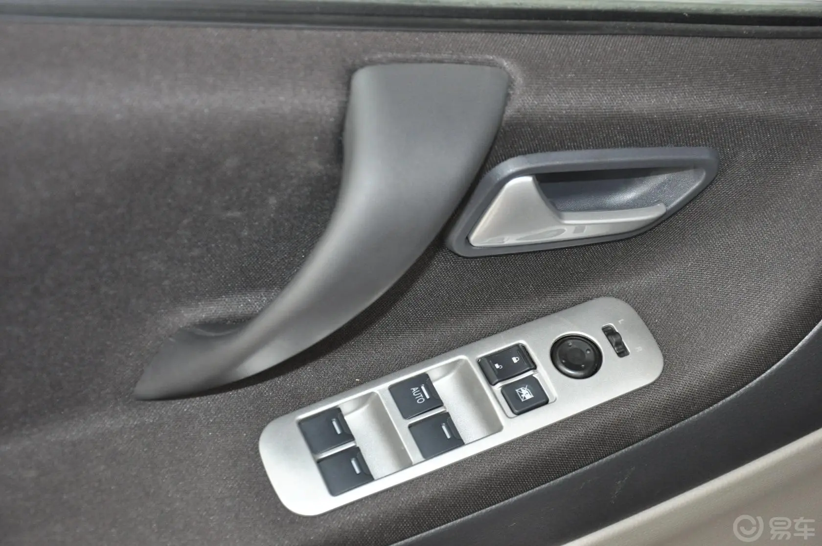 利亚纳两厢 a+ 1.4L 手动 标准型车窗升降键