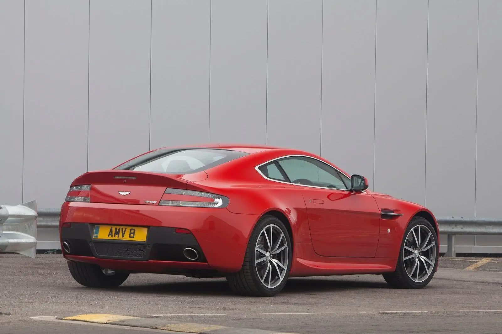 V8 Vantage