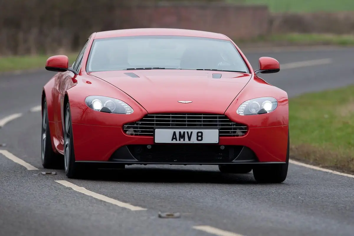 V8 Vantage