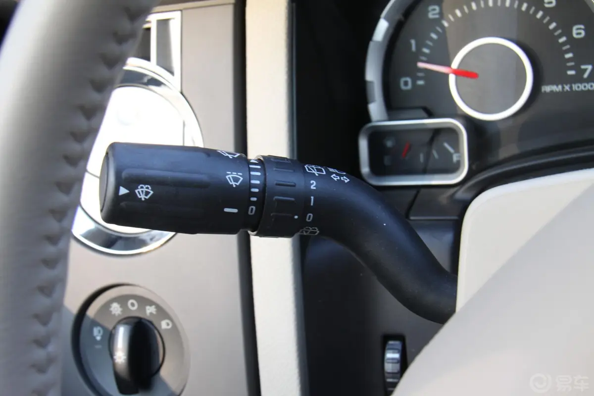 福特征服者5.4L XLT 四驱 自动大灯远近光调节柄