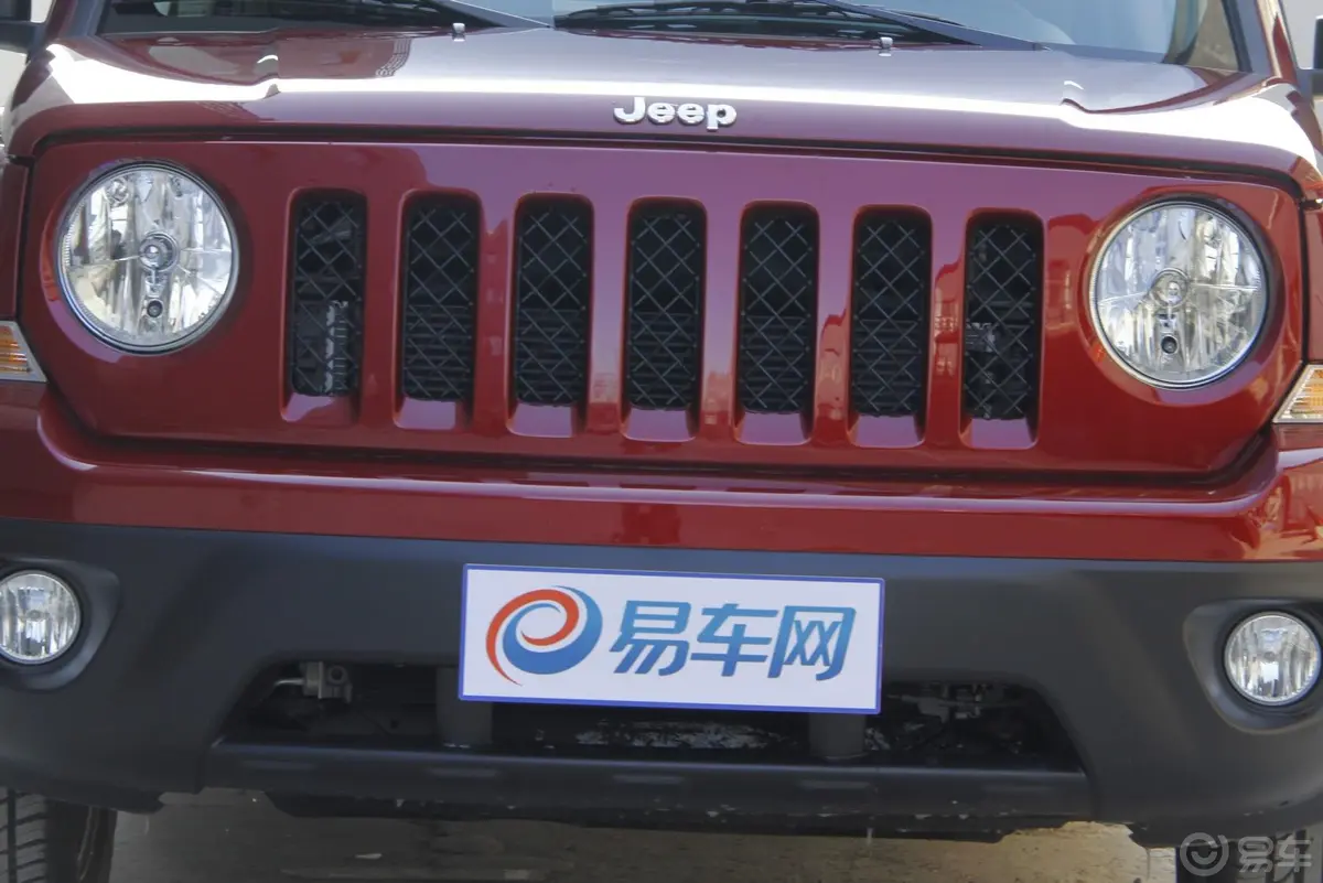 自由客2.4L CVT 豪华版外观