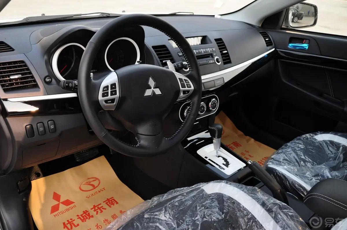 翼神2.0L Classic黑白版内饰