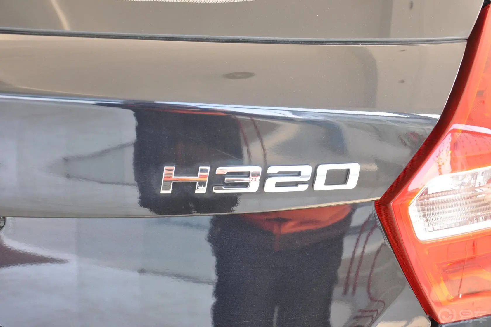 中华H3201.5L 自动 舒适型尾标