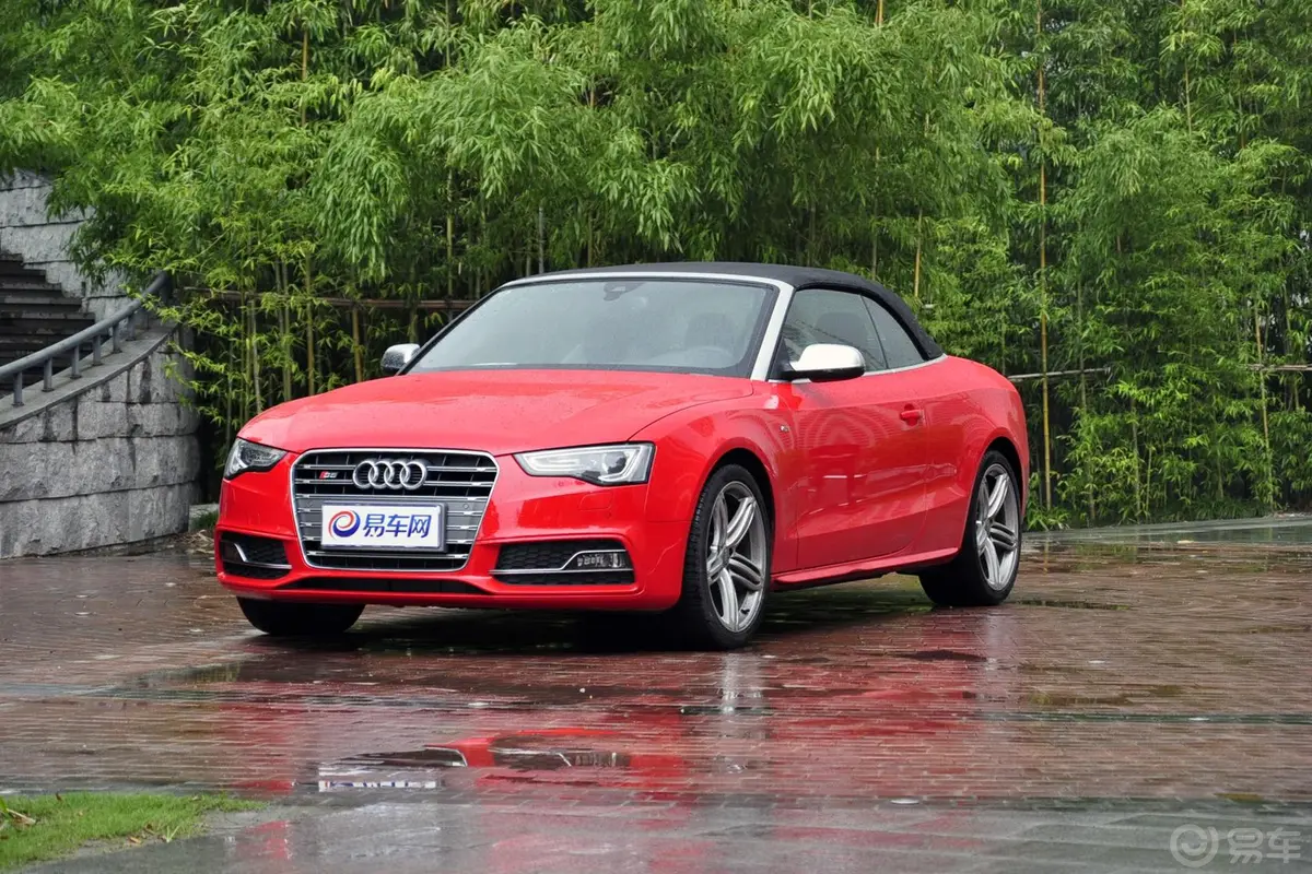 奥迪S5Cabriolet 3.0T侧前45度车头向左水平